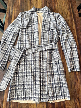 SOLITAIRE Plaid Trench Coat in Gray & White Size Medium Like New